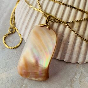 Mother of Pearl Shell Pendant Vintage Necklace Golden Chain